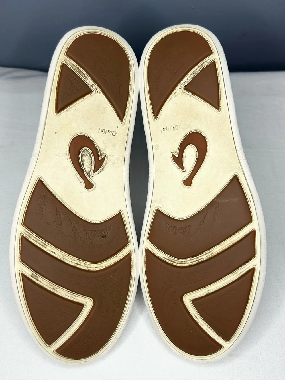 OluKai Manoa Slip-On Shoes Mens 9 Tan Canvas Loafers Casual Comfort Summer Beach